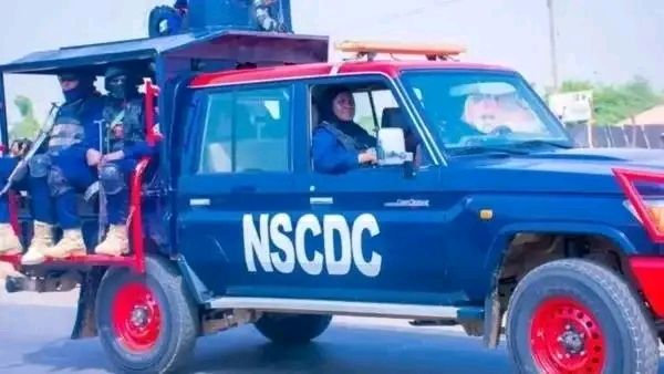 NSCDC, Traders Clash In Jos Market Leaves One Dead, Vehicles Damaged